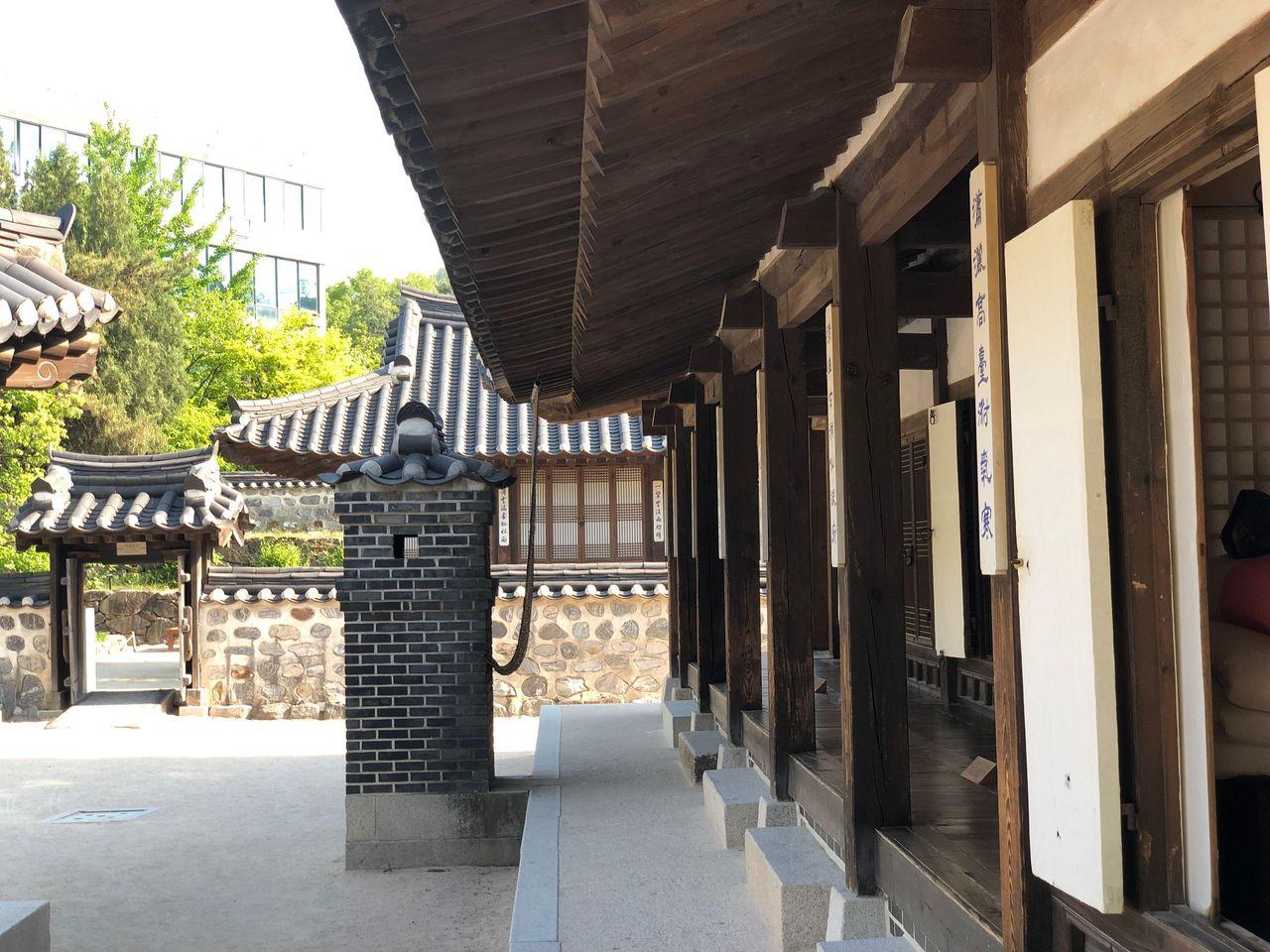 Place where time has frozen; Namsangol Hanok Village, the most beautiful site in Seoul